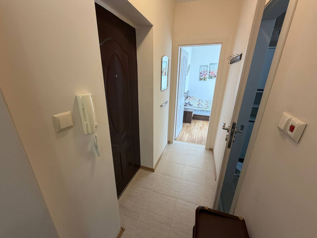 Apartmán s jednou ložnicí v srdci Ravdy – útulné bydlení s výhledem do zeleně