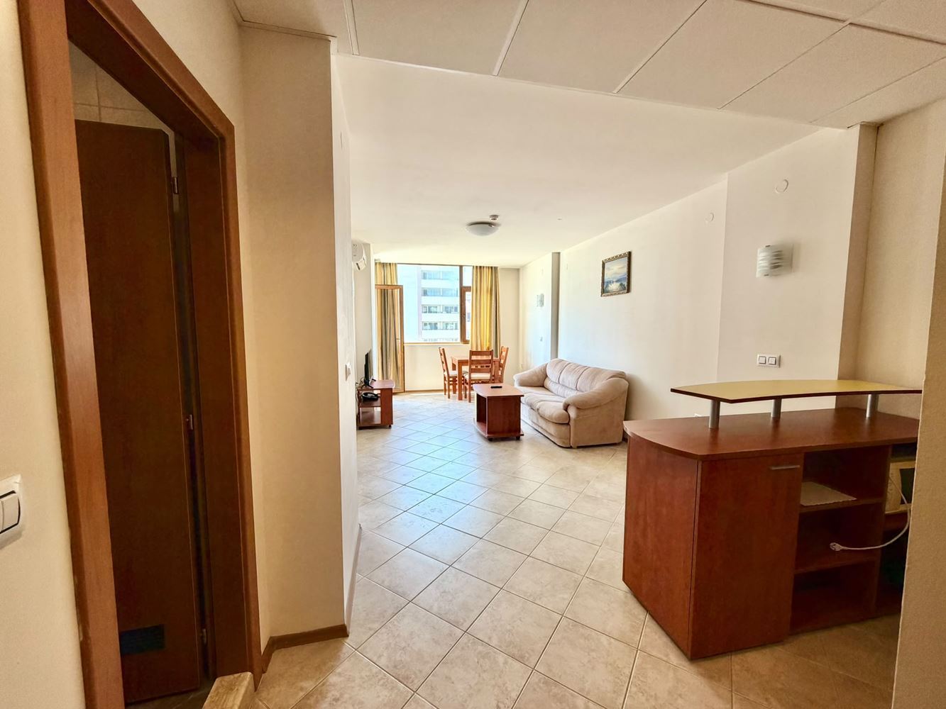 Prostorný apartmán s jednou ložnicí a výhledem na moře ve druhé linii od moře na Slunečném pobřeží