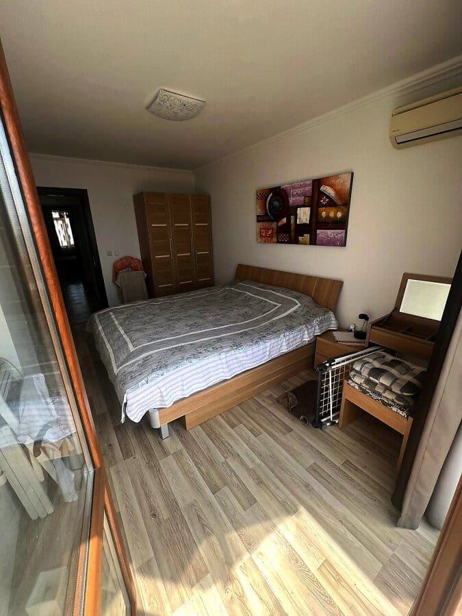 Prostorný čtyřpokojový apartmán s jedinečným panoramatickým výhledem na celý záliv ve Sveti Vlas