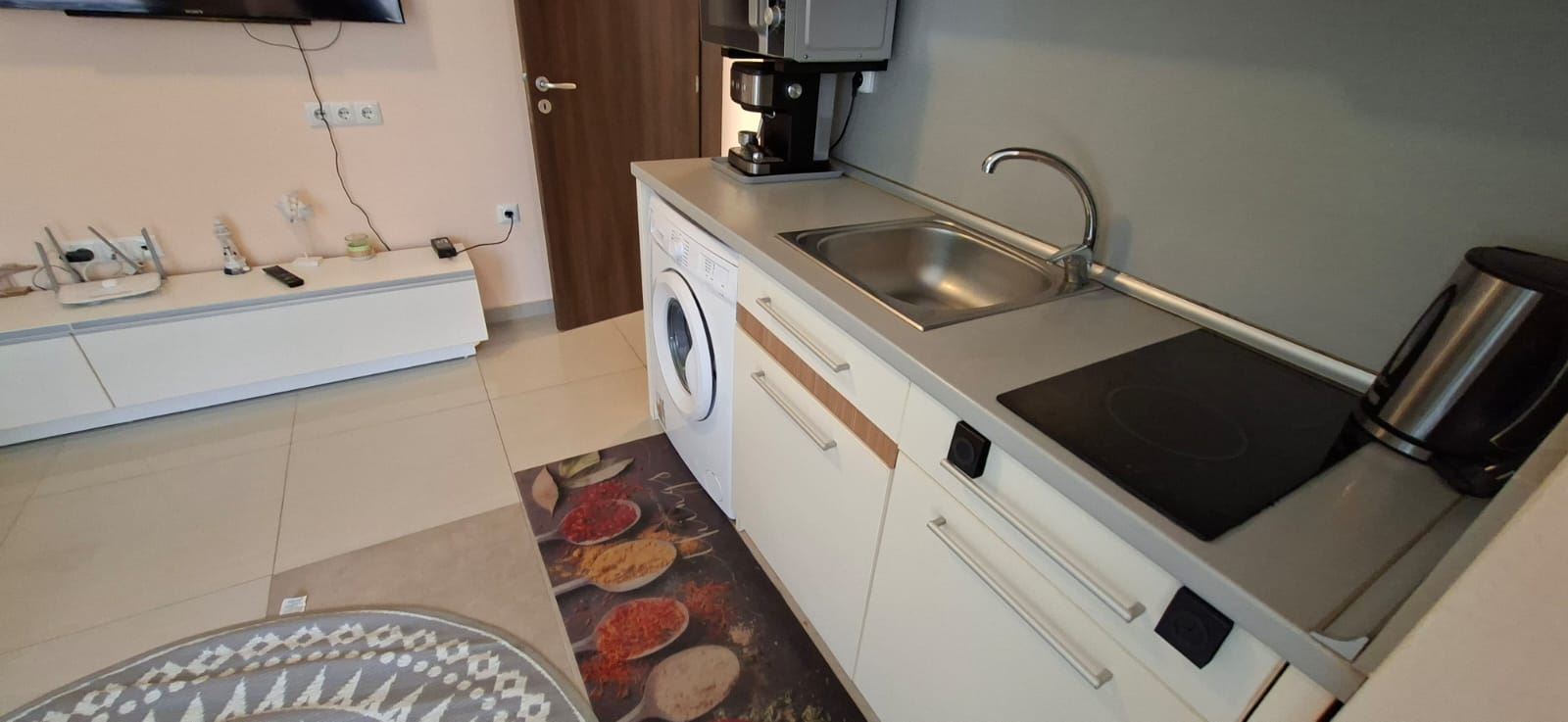 Komfort a praktičnost u moře – plně zařízený apartmán s jednou ložnicí ve Sveti Vlas