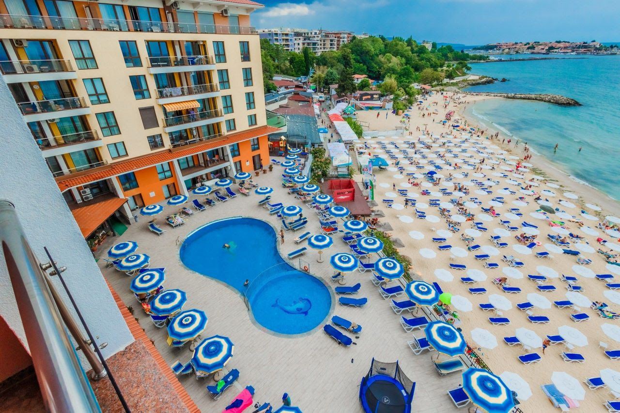 Apartmán se dvěma ložnicemi a přímým výhledem na moře v první linii u moře v Nesebaru