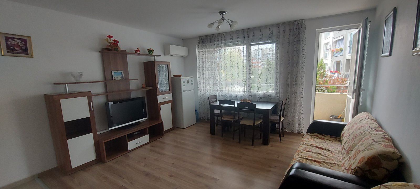 Apartmán s jednou ložnicí ve Sveti Vlas s nízkým poplatkem za údržbu a vybavením pro celoroční využití