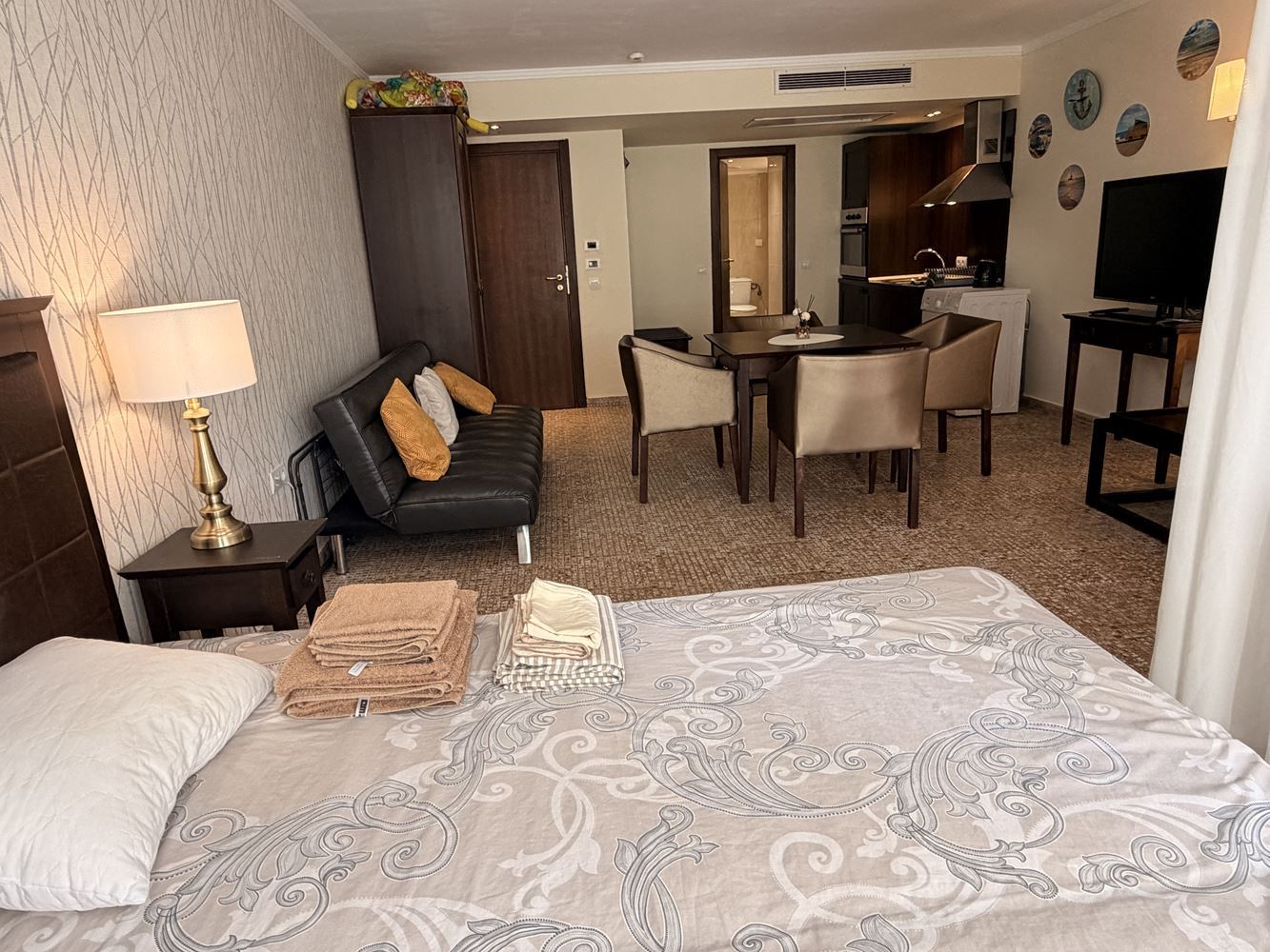 Exkluzivní studio se zahradou a přímým přístupem k bazénu – 100 m od moře ve Slunečném pobřeží