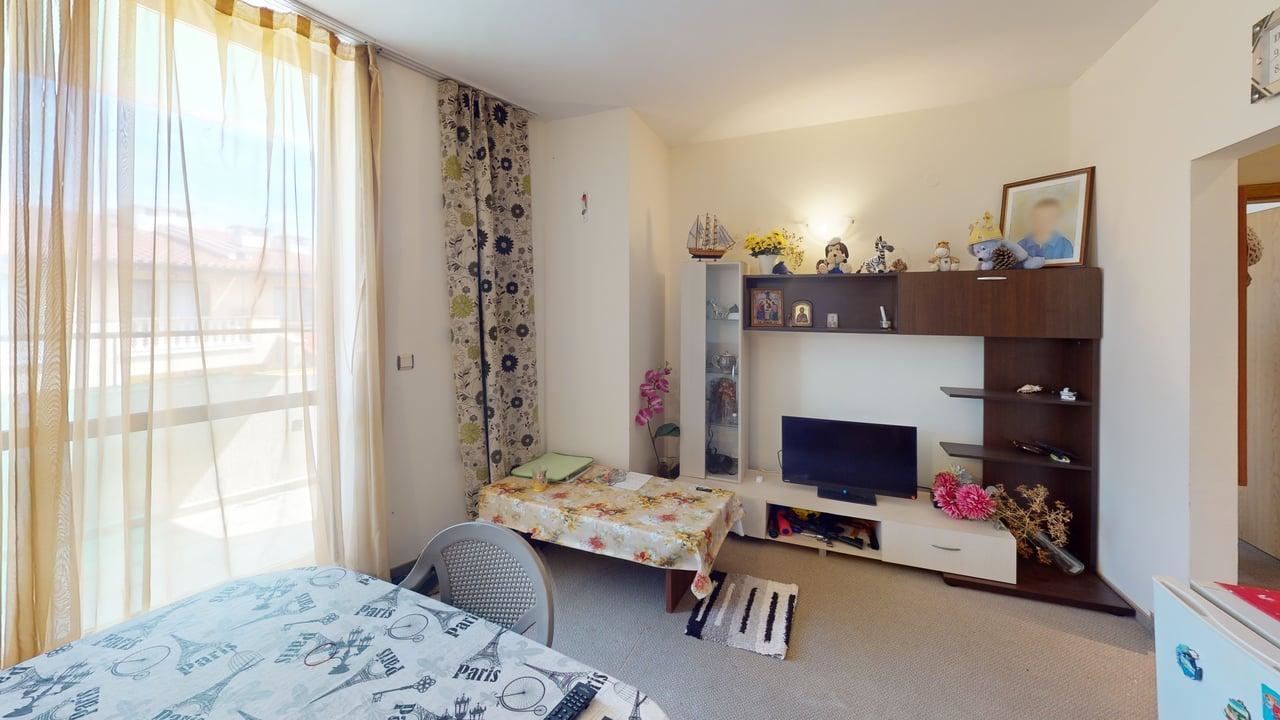 Světlý dvoupokojový apartmán na Slunečném pobřeží – komfort, bezpečí a výborná infrastruktura