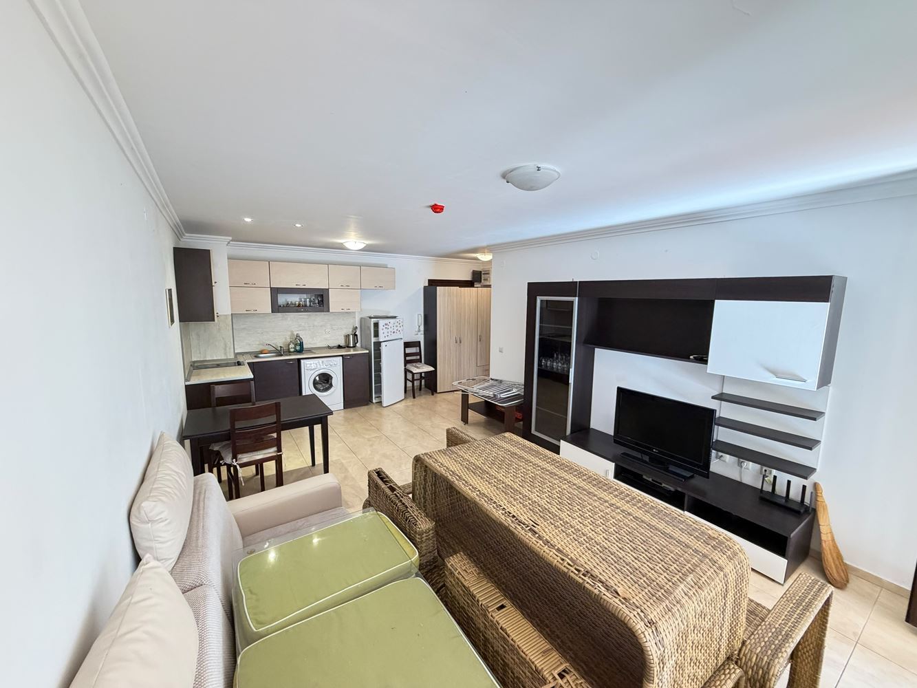 Apartmán v první linii u moře s přímým přístupem na pláž ve Sveti Vlas – vlastní zahrádka u apartmánu