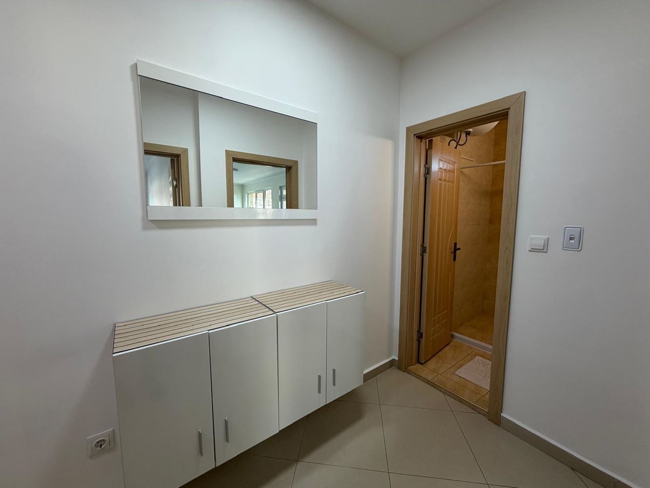 Mořské pohodlí a útulnost ve Sveti Vlas – apartmán s jednou ložnicí připravený k nastěhování nebo investici