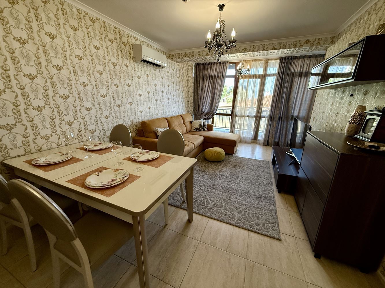 Apartmán v první linii ve Sveti Vlas – stylová nemovitost u pláže a jachetního přístavu „Marina Dinevi“