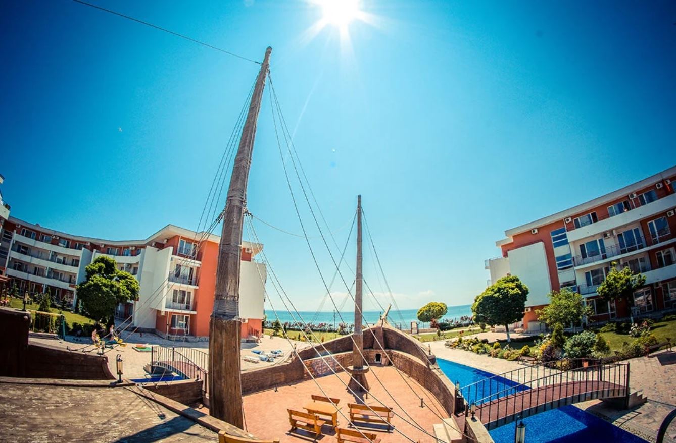 Krásný apartmán v první linii u moře v prestižním komplexu poblíž Elenite a Sveti Vlas