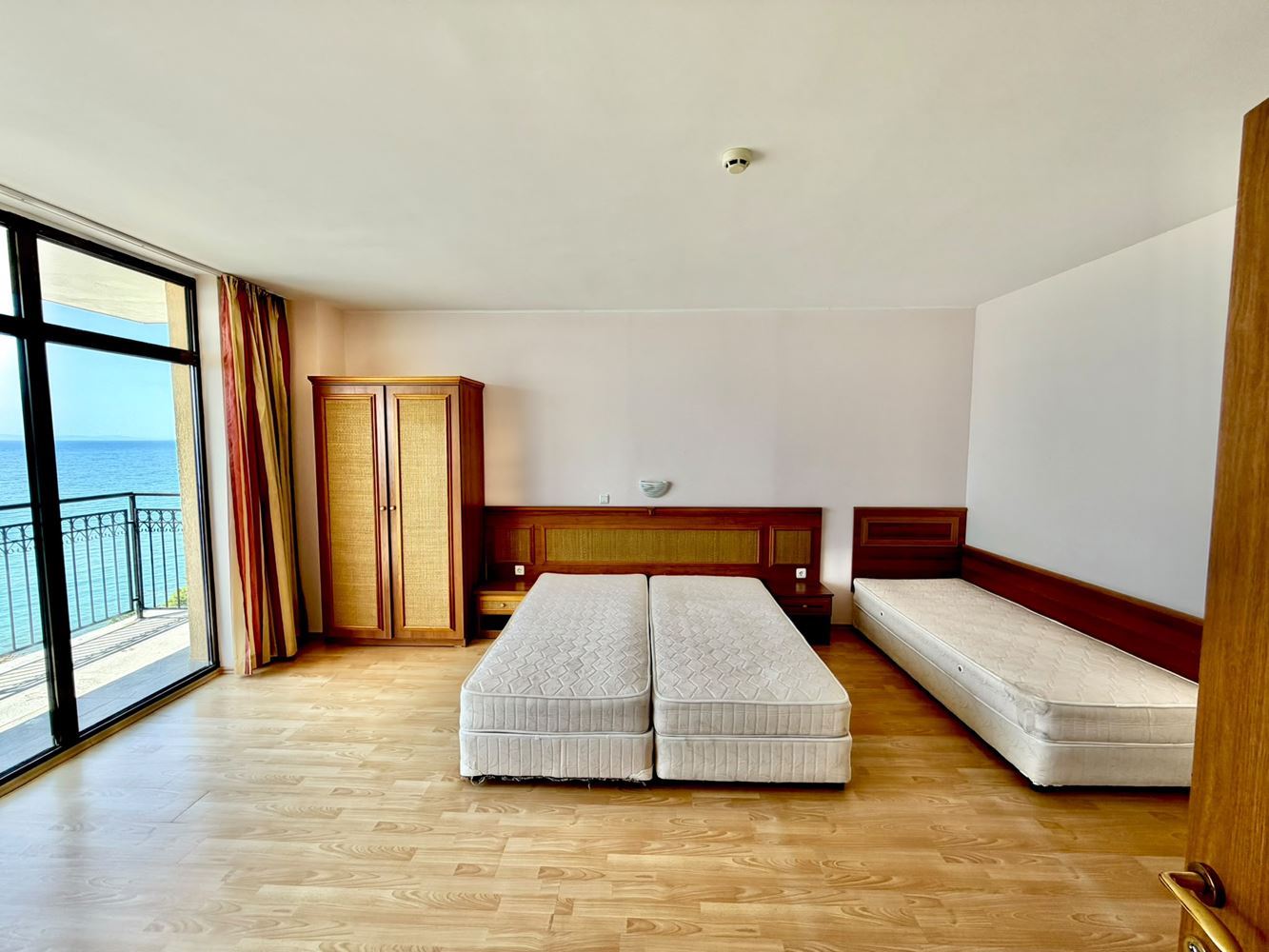 Apartmán s jednou ložnicí s panoramatickým výhledem na moře v první linii u moře ve Svatém Vlasu
