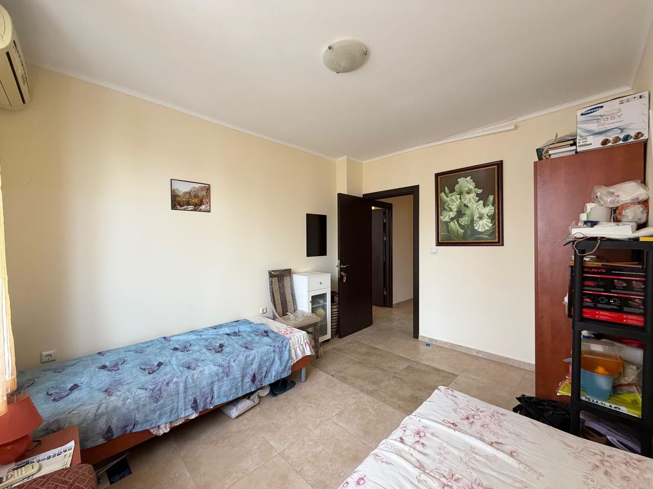 Apartmán se dvěma ložnicemi a výhledem na bazén v Nesebaru – prostor, komfort a výborná lokalita pouhých 300 metrů od moře