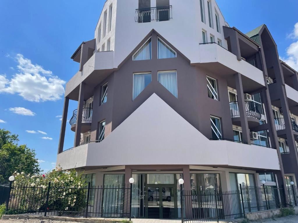 Praktické studio bez poplatku za údržbu v Ravda – vynikající volba pro celoroční bydlení nebo investici