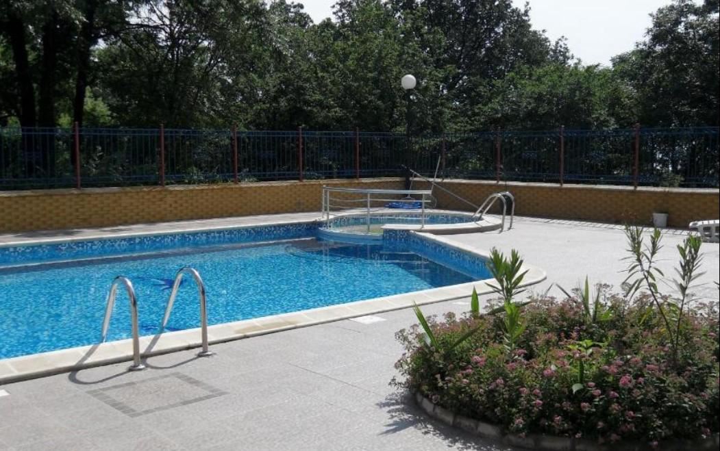 Apartmán se dvěma ložnicemi v první linii u moře v Kitenu s panoramatickým výhledem na moře a působivými terasami