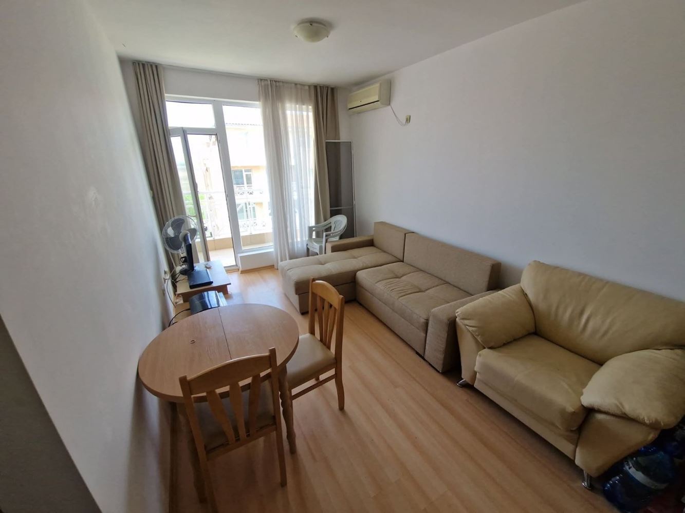 Apartmán s jednou ložnicí s výhledem na bazén v perfektně udržovaném komplexu – ideální pro dovolenou i investici