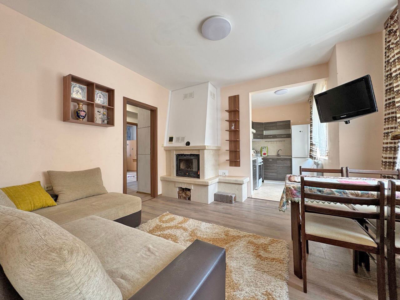 Prostorný apartmán se třemi ložnicemi pro celoroční bydlení ve čtvrti Černo More v Nesebaru
