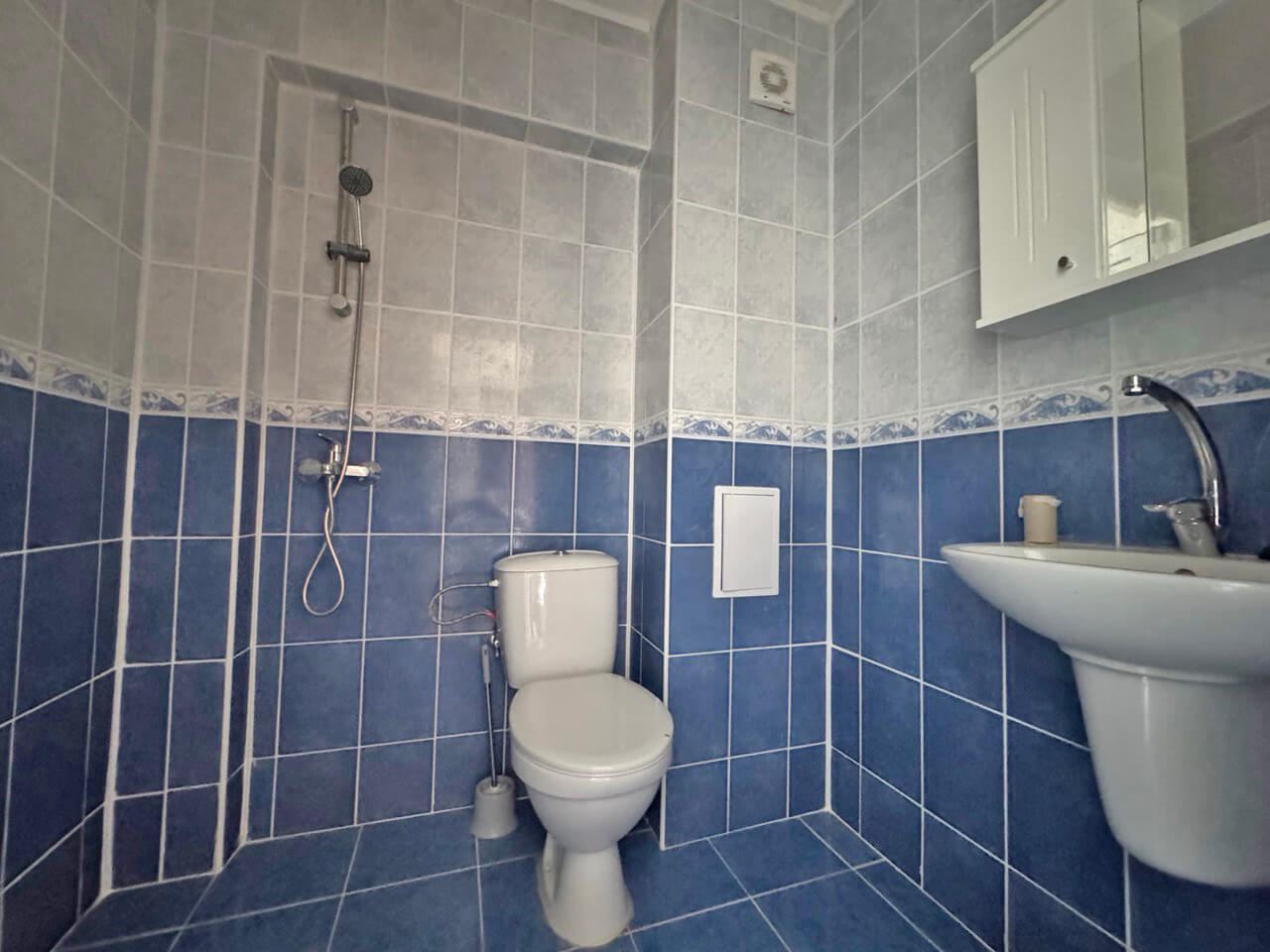 Slunný a prostorný apartmán s jednou ložnicí a výhledem na moře v Slunečném pobřeží