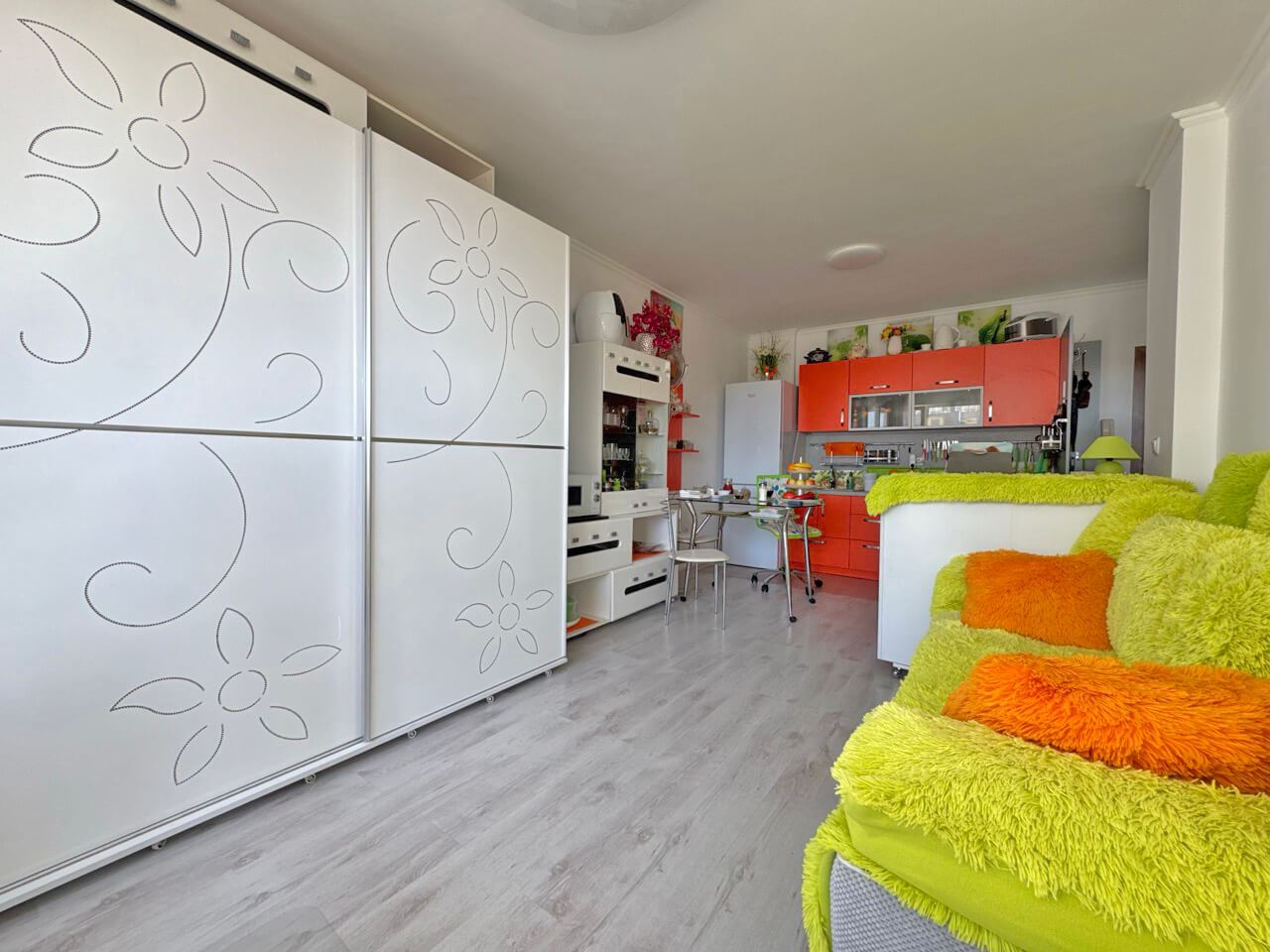 Prostorné zařízené studio ve Sveti Vlas – 200 metrů od pláže, s luxusním SPA centrem a vynikajícím vybavením
