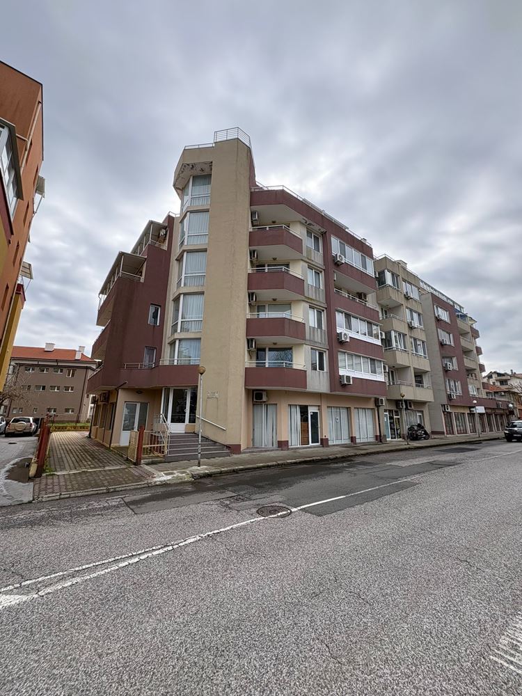 Dvouložnicový apartmán v Pomorie – výborná lokalita 400 m od moře a centra