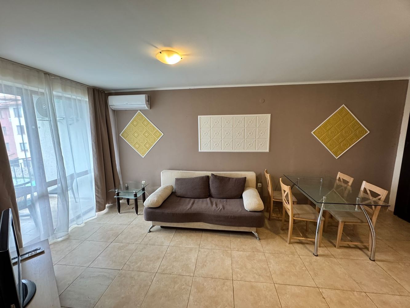 Apartmán s jednou ložnicí a výhledem na bazén v Nesebaru – komfort, moře a vynikající podmínky pro dovolenou a investici