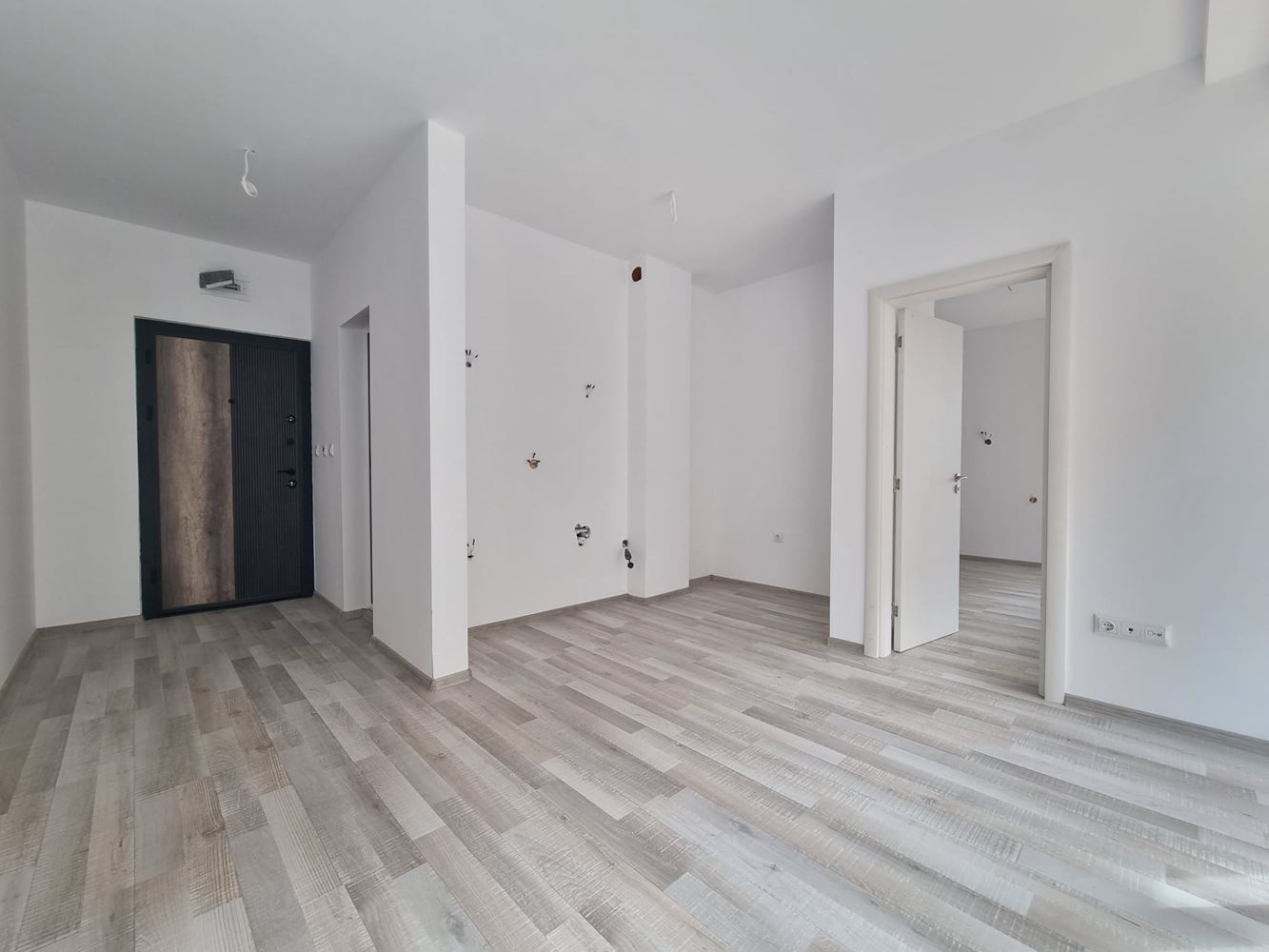 Byt s jednou ložnicí ve Sveti Vlas bez poplatku za údržbu – komfort a klid 400 m od moře