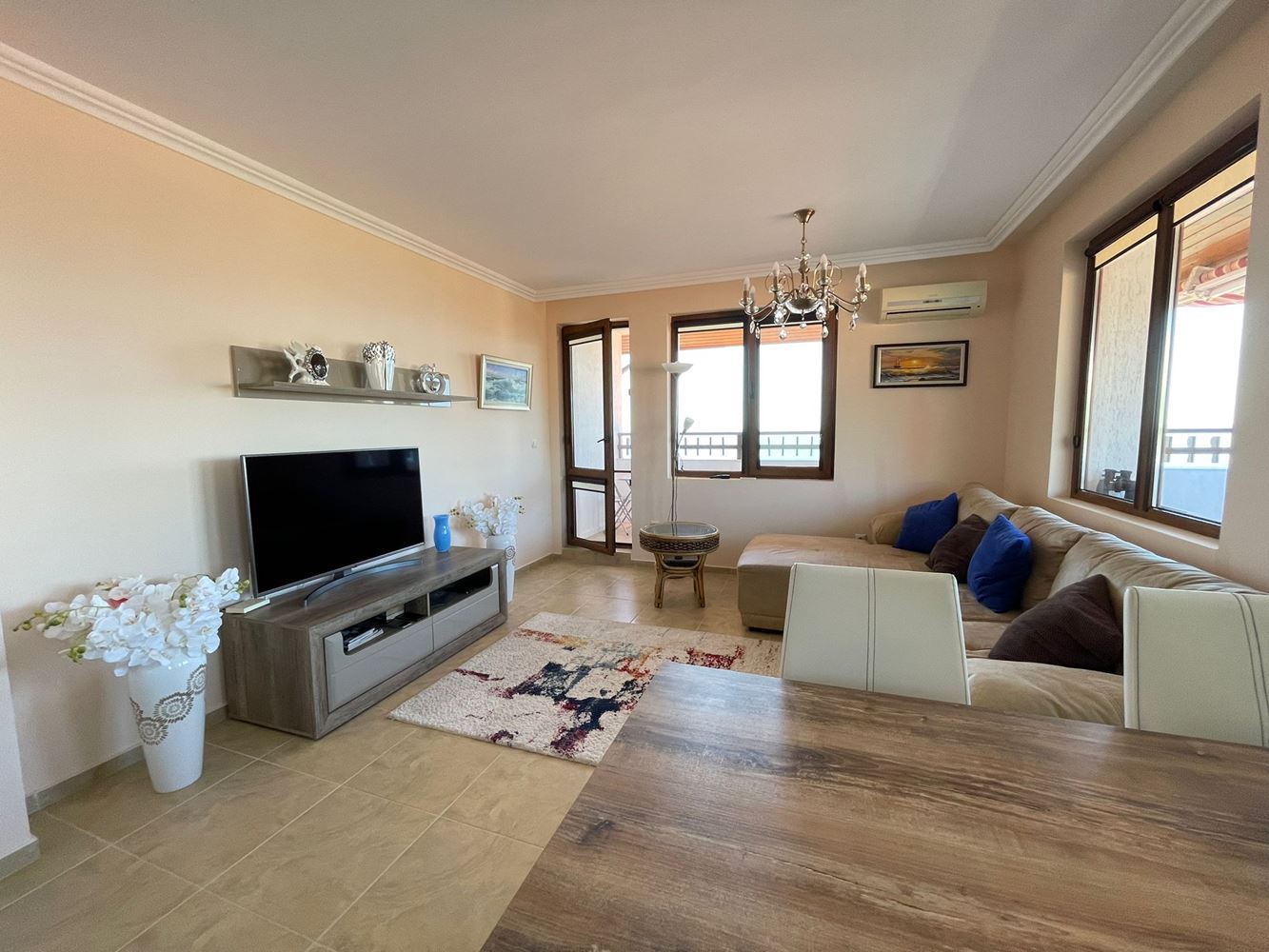 Panoramatický apartmán se třemi ložnicemi jen pár kroků od moře a jachtařského přístavu ve Sveti Vlas