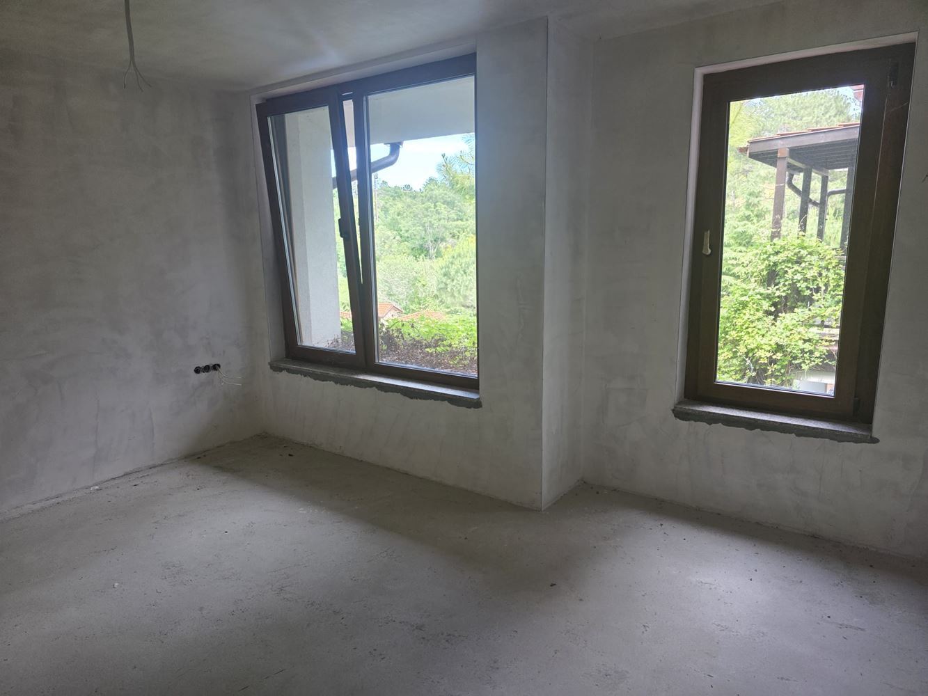 Prostorný apartmán se dvěma ložnicemi a výhledem na moře v komplexu u Sozopolu – pohodlí, příroda a klid v jednom