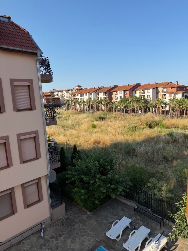 Útulný apartmán s jednou ložnicí v Ravdě v komplexu – připravený k bydlení