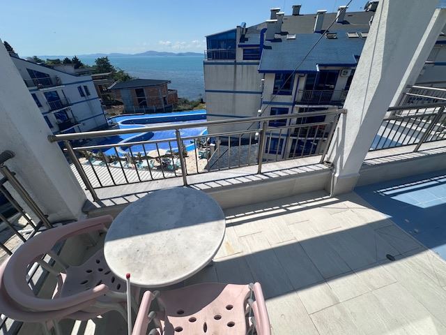 Život v první linii – prostorný byt se třemi ložnicemi s čelním výhledem na moře v Pomorie