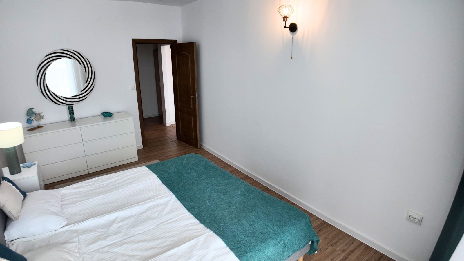 Krásný apartmán se dvěma ložnicemi na Slunečném pobřeží – kompletně zařízený v udržovaném komplexu