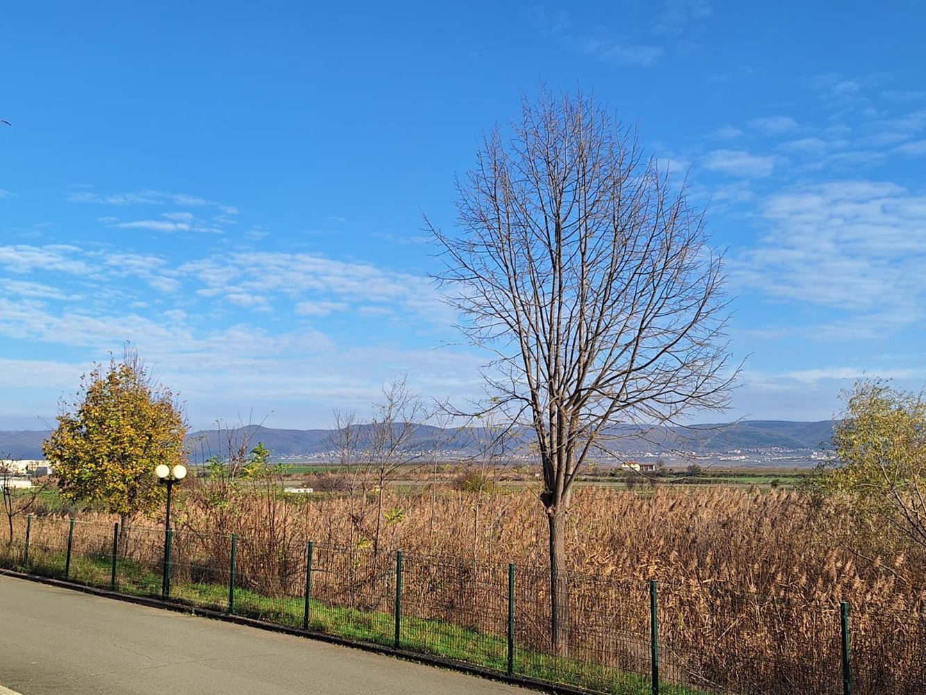 Prostorný byt s jednou ložnicí v luxusním komplexu s bazény a sportovními zařízeními