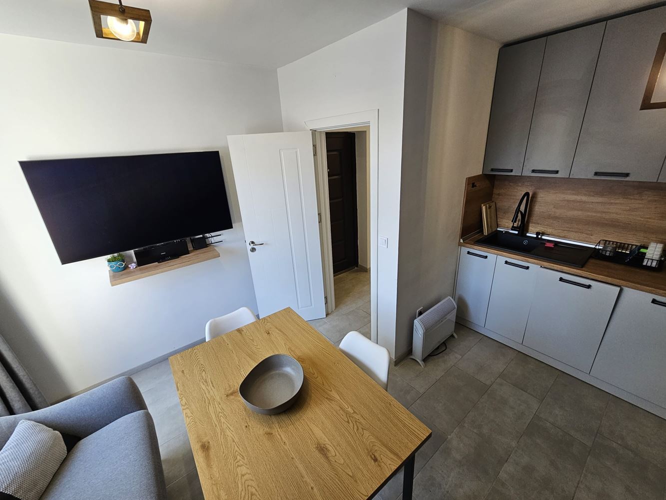 Prostorný a světlý byt se dvěma ložnicemi a dvěma velkými terasami v Meden Rudnik – ideální pro rodinu nebo investici