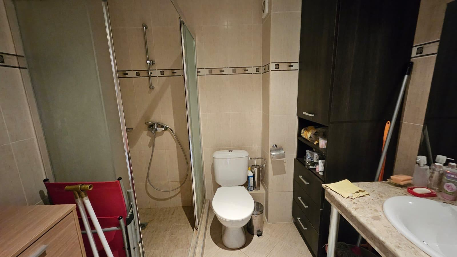 Prostorný byt s jednou ložnicí na první linii u moře v Carevu s kompletním vybavením