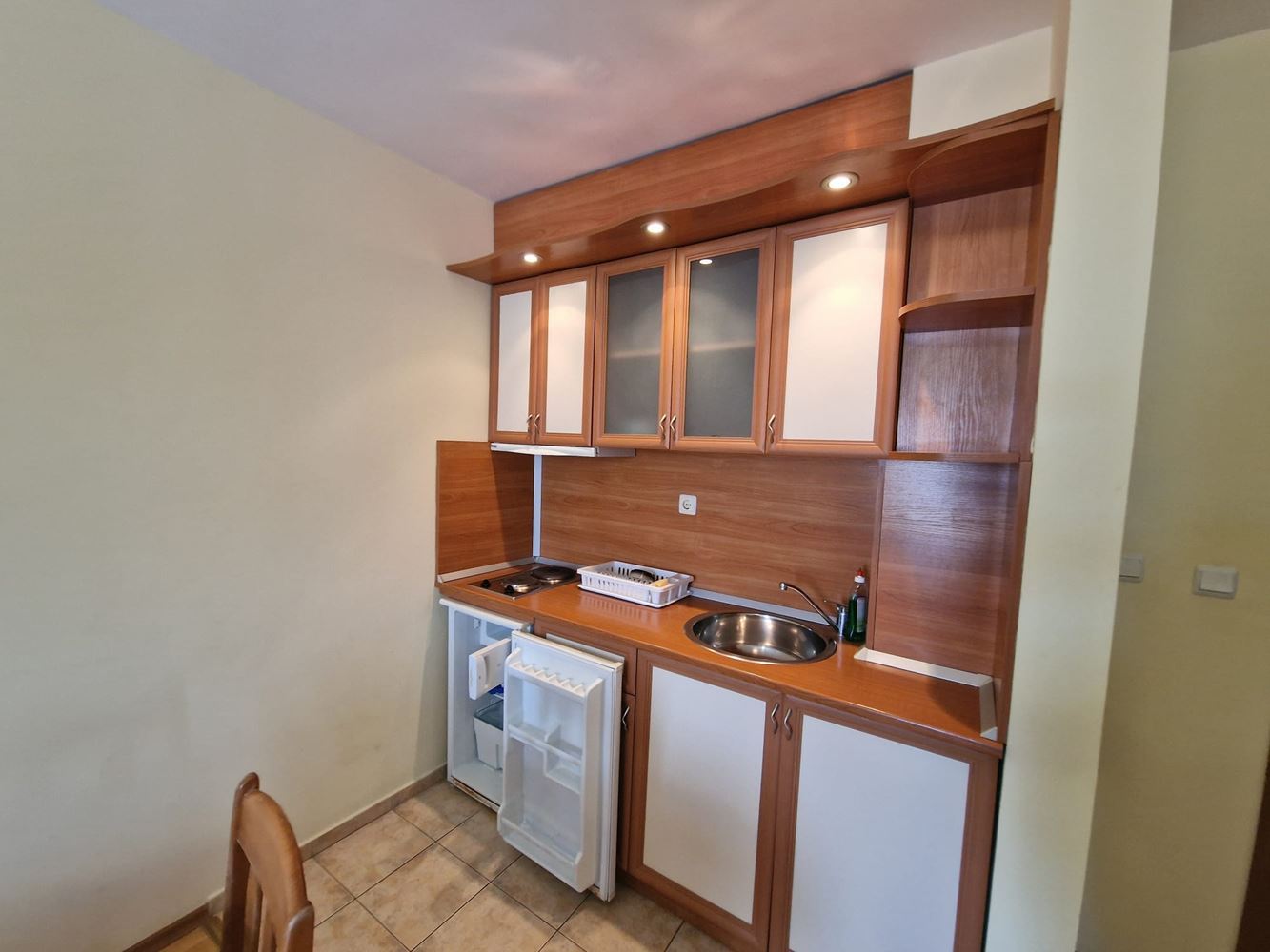 Světlý apartmán s jednou ložnicí v Nesebaru – bez poplatku za údržbu, s Aktem 16 a skvělou lokalitou