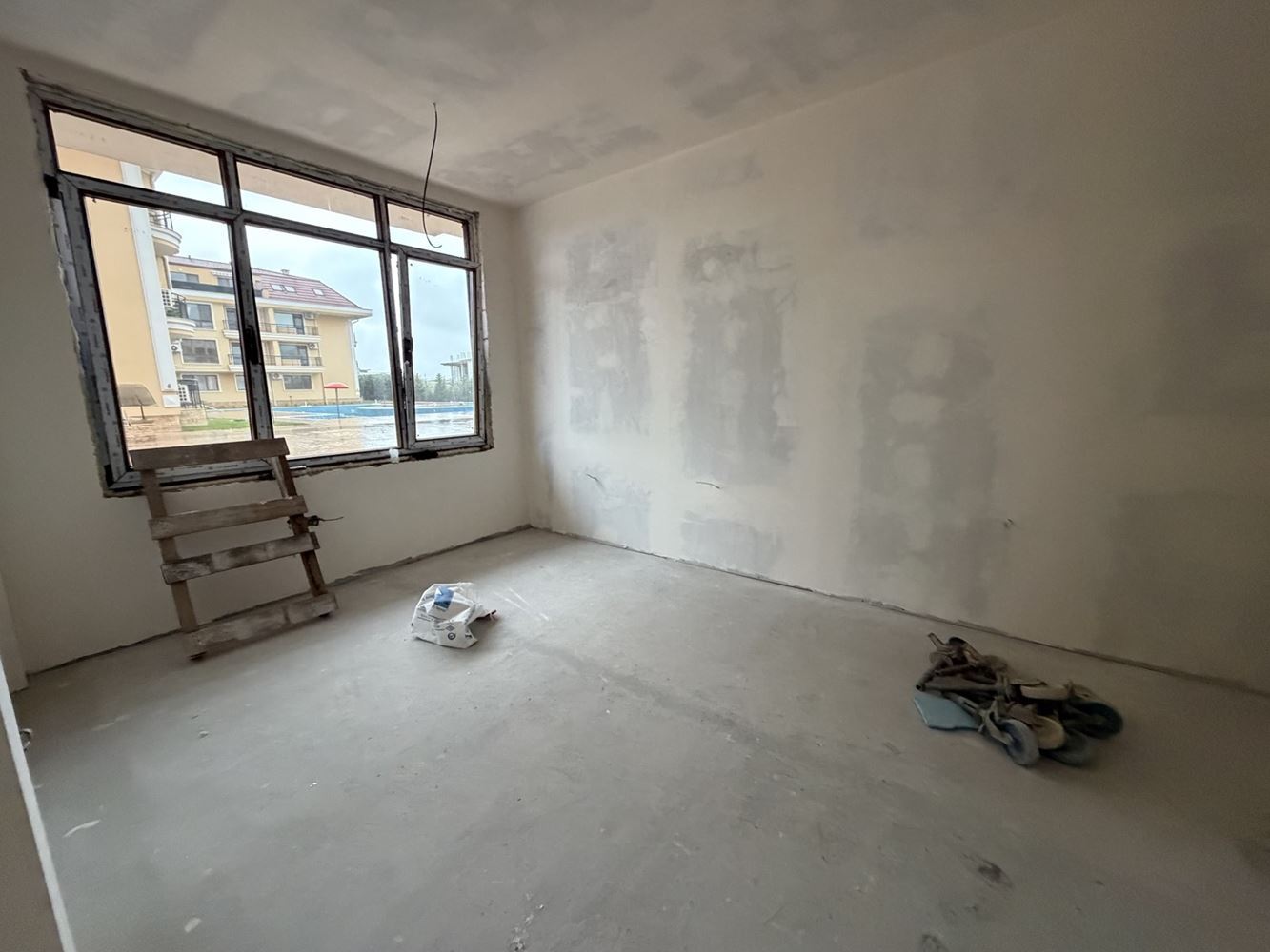 Apartmán s jednou ložnicí v moderním komplexu jen pár kroků od moře v Ravdě – ideální volba pro investici nebo útulný domov