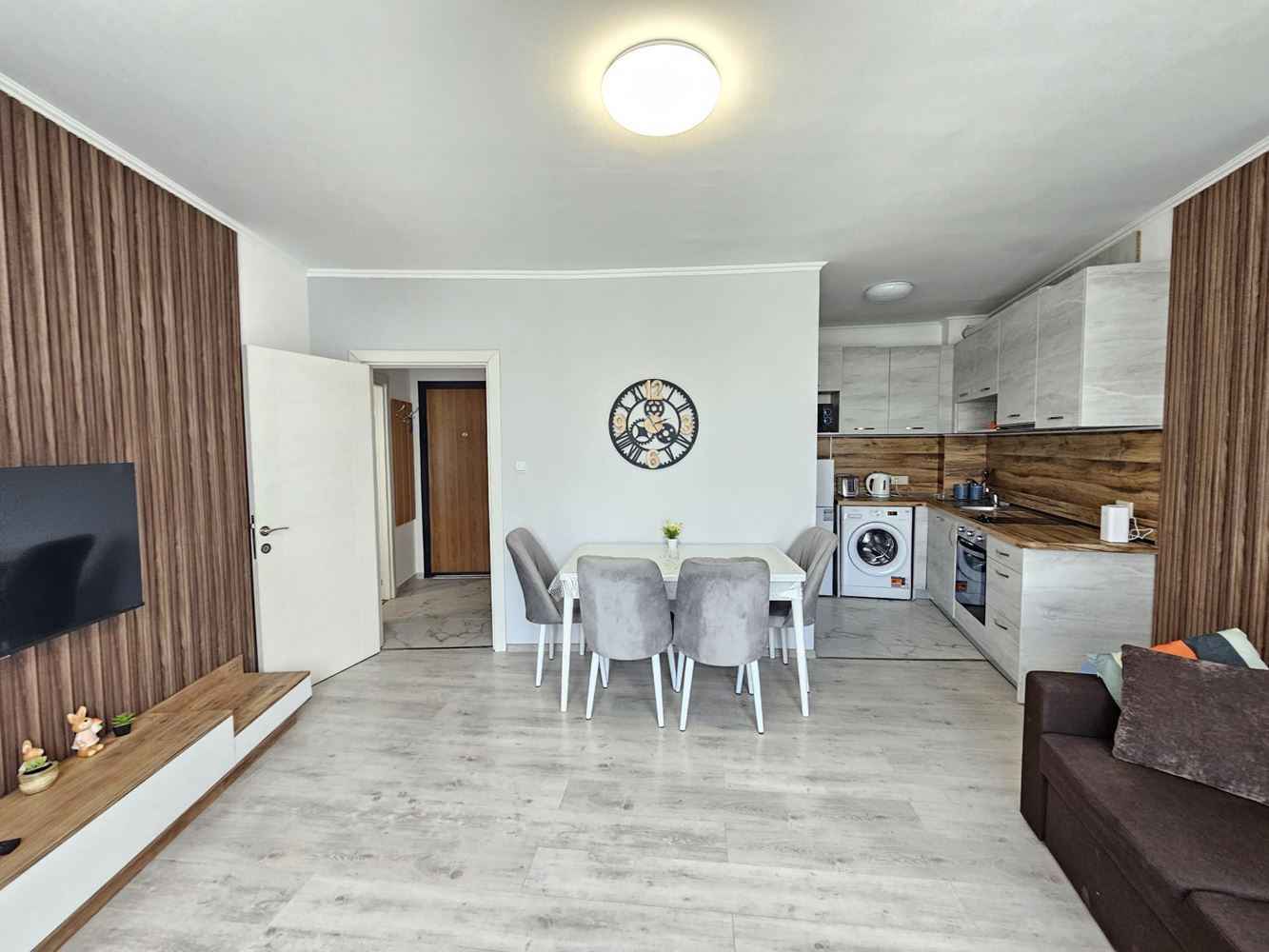 Pouhých 100 metrů od moře! Prostorný apartmán s jednou ložnicí s výhledem na bazén v jednom z nejžádanějších komplexů na Slunečném pobřeží