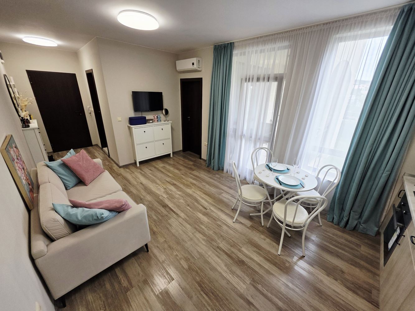 Mořský komfort s vlastní zahradou – byt s jednou ložnicí jen pár kroků od pláže ve Sveti Vlas