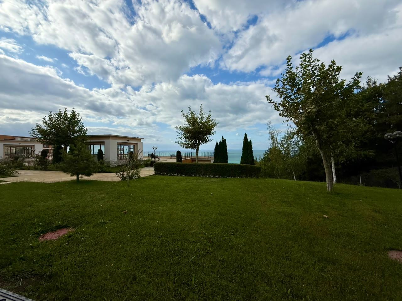 Útulný apartmán ve Sveti Vlas v přízemí – moře, hory a luxusní komplex