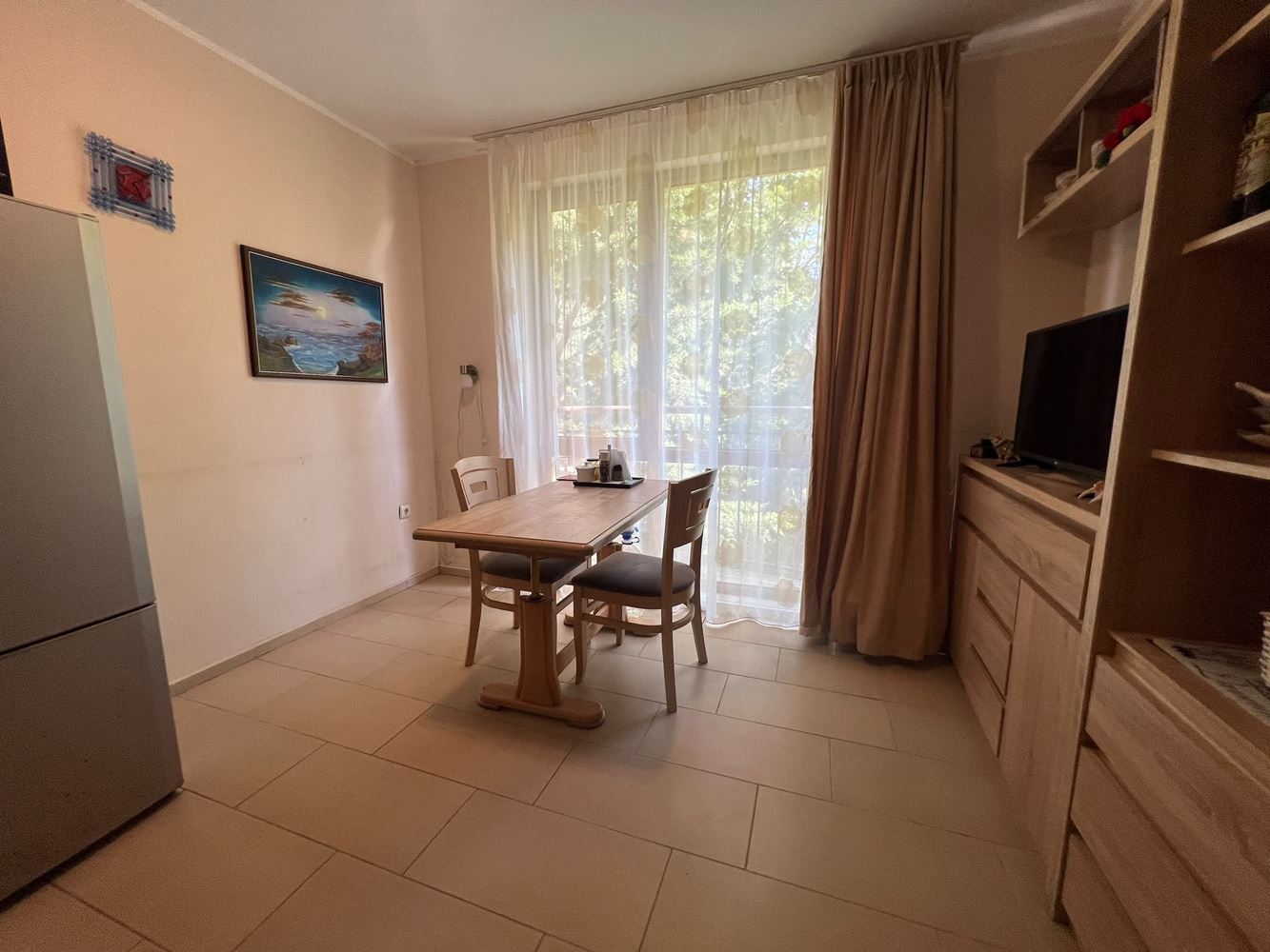 Atraktivní apartmán s jednou ložnicí obklopený zelení v klubovém komplexu v Sunny Beach