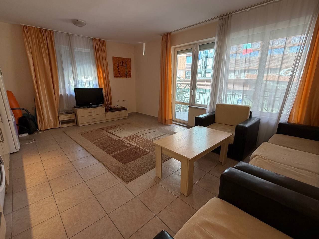 Prostorný apartmán se dvěma ložnicemi 200 m od pláže ve Slunečném pobřeží – s nízkým poplatkem za údržbu