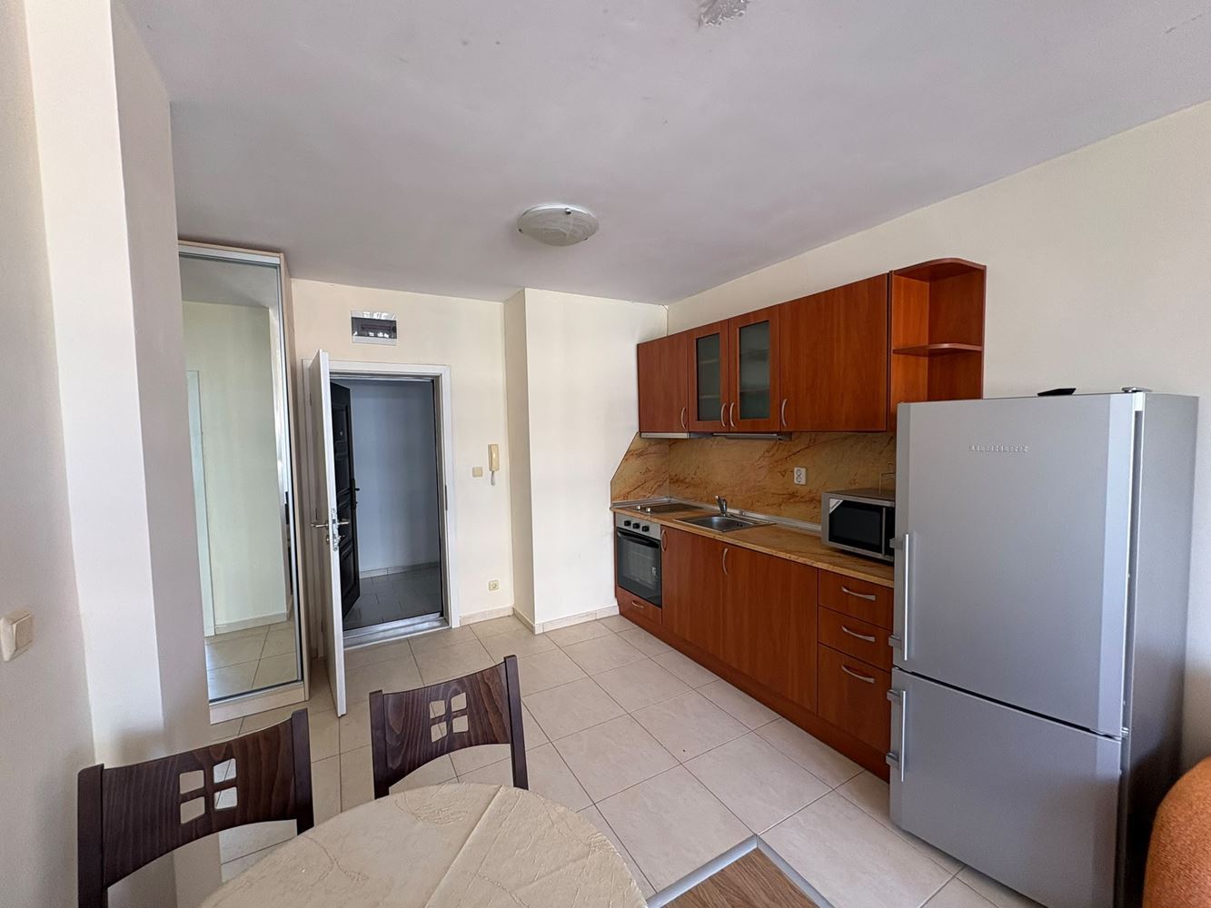 Pomorie 300 m od moře – zařízený apartmán s jednou ložnicí v komplexu s bazénem