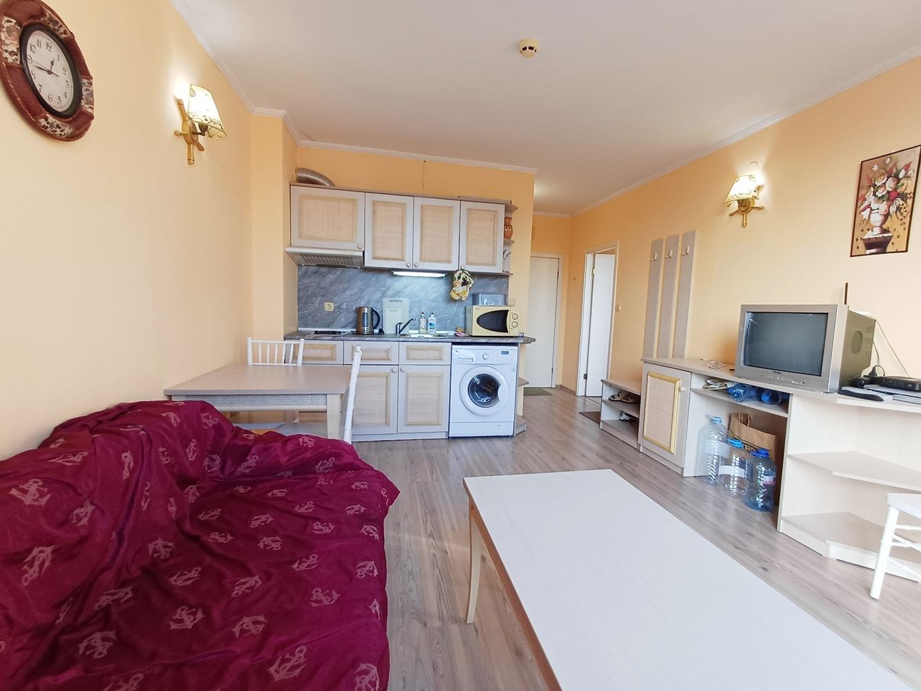 Elegantní apartmán s jednou ložnicí pouhých 100 metrů od pláže v prestižním komplexu na Slunečném pobřeží