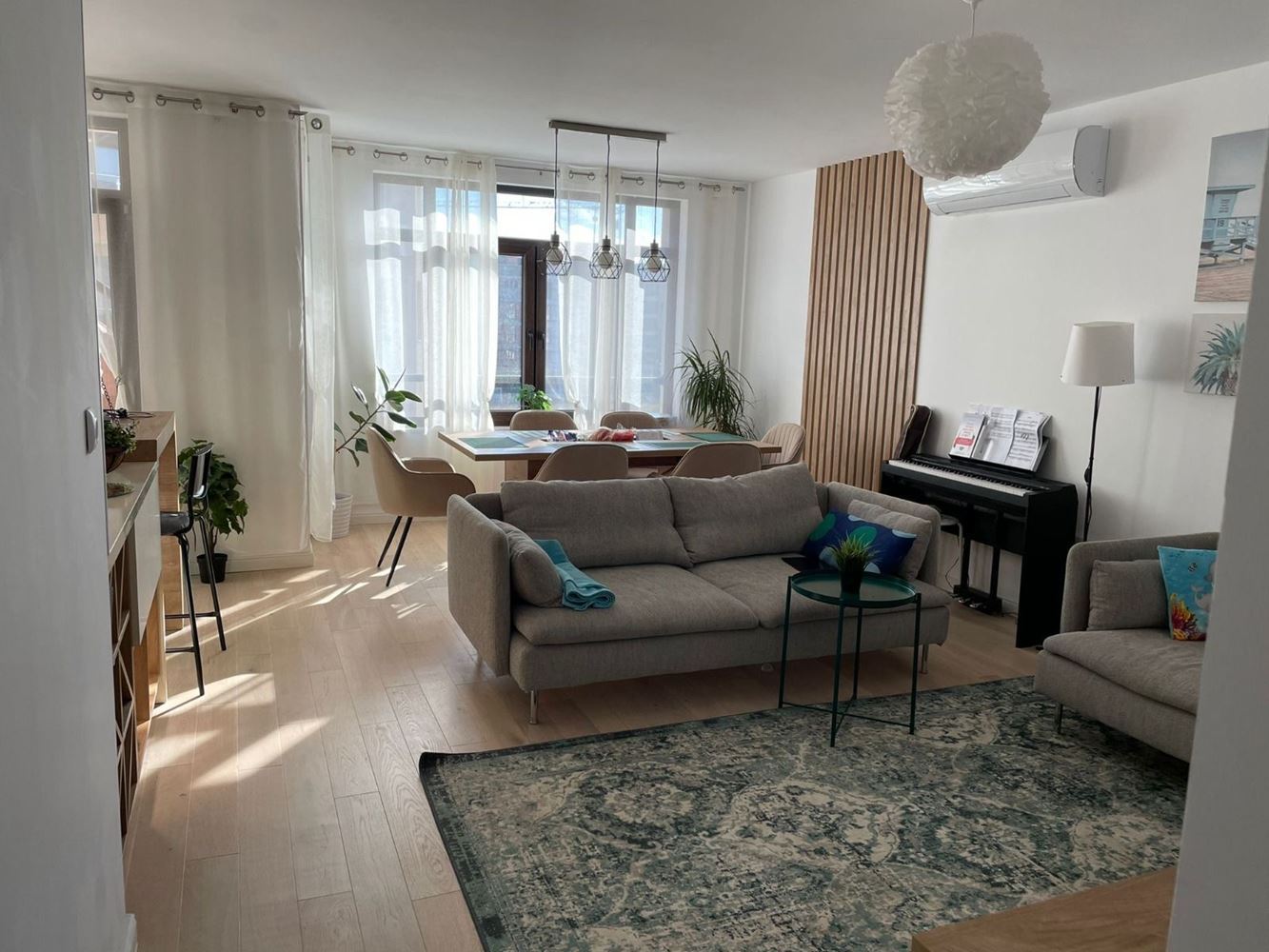 Prostorný pětipokojový apartmán s výhledem na moře v Pomorie – komfort, styl a funkčnost pro velkou rodinu