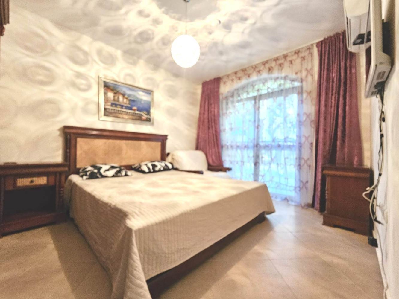 Třípokojový apartmán v přízemí s přímým přístupem k bazénu v luxusním komplexu ve Slunečném pobřeží