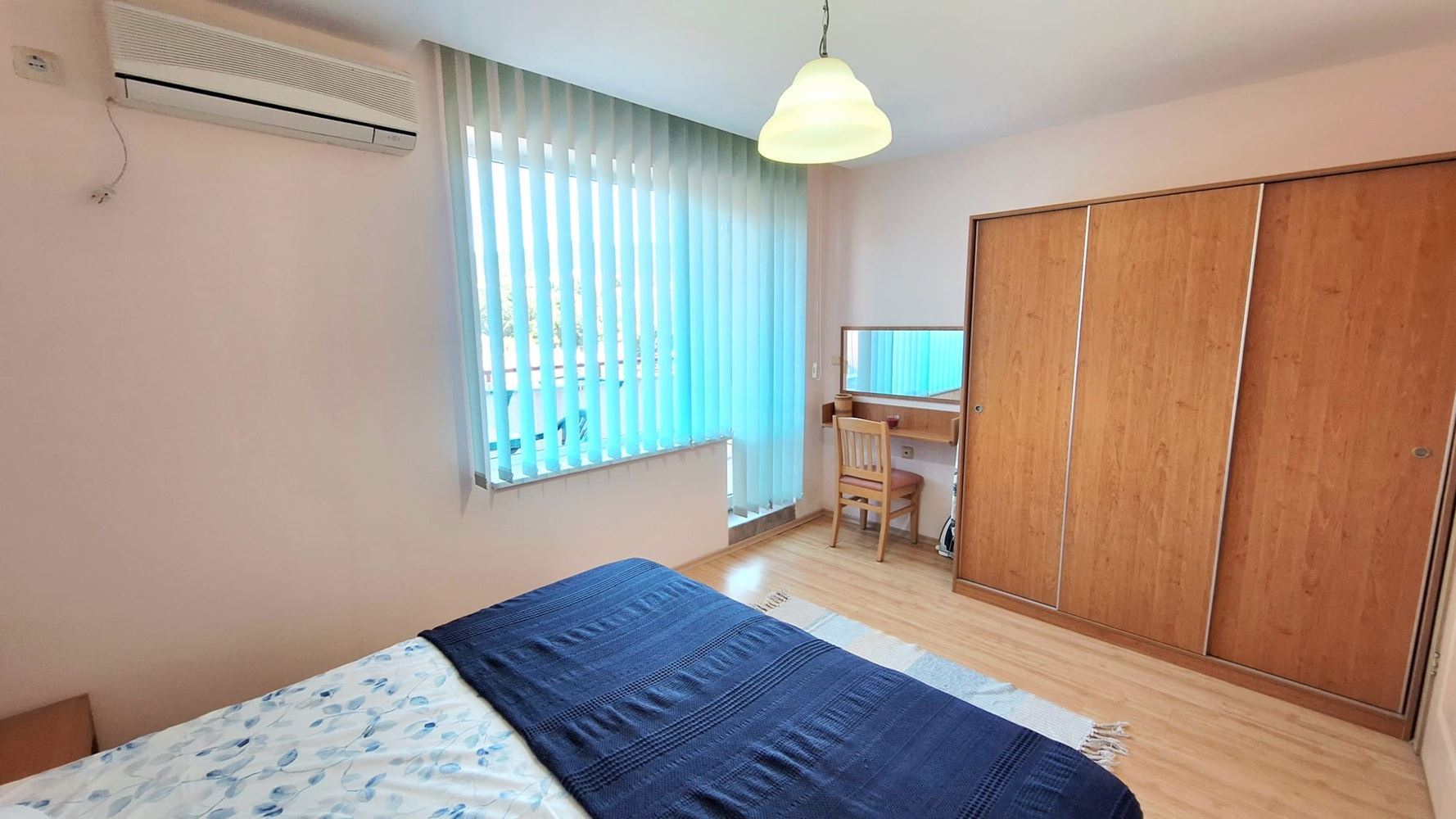 Jen pár kroků od moře – útulný apartmán se dvěma ložnicemi na začátku Svatého Vlasu