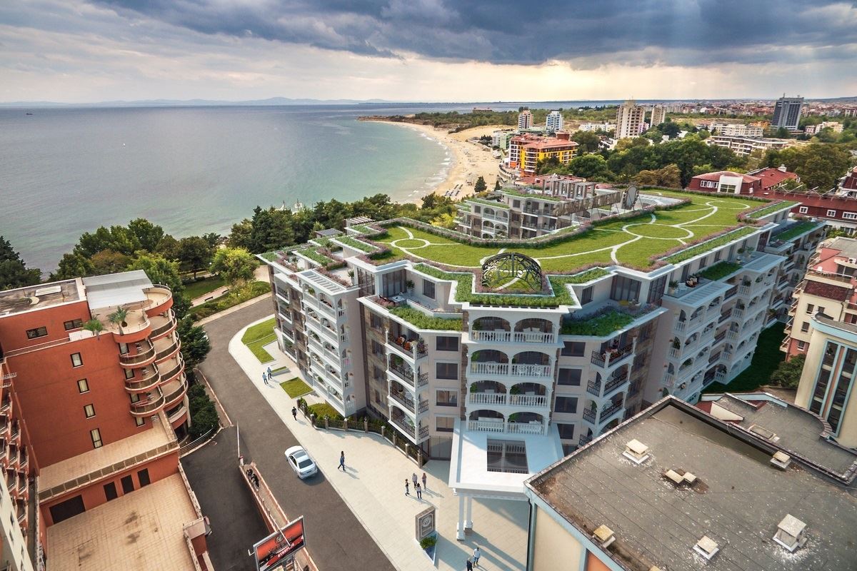 Byt s jednou ložnicí na první linii u moře v Nesebaru – komfort, prestiž a jedinečné výhledy
