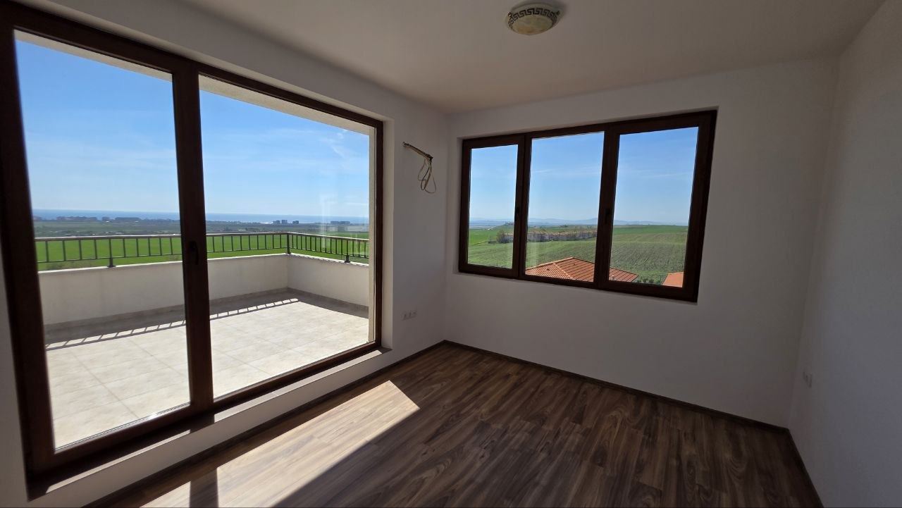 Prostorný apartmán s výhledem na moře v Acheloji – klid, zeleň a luxusní vybavení