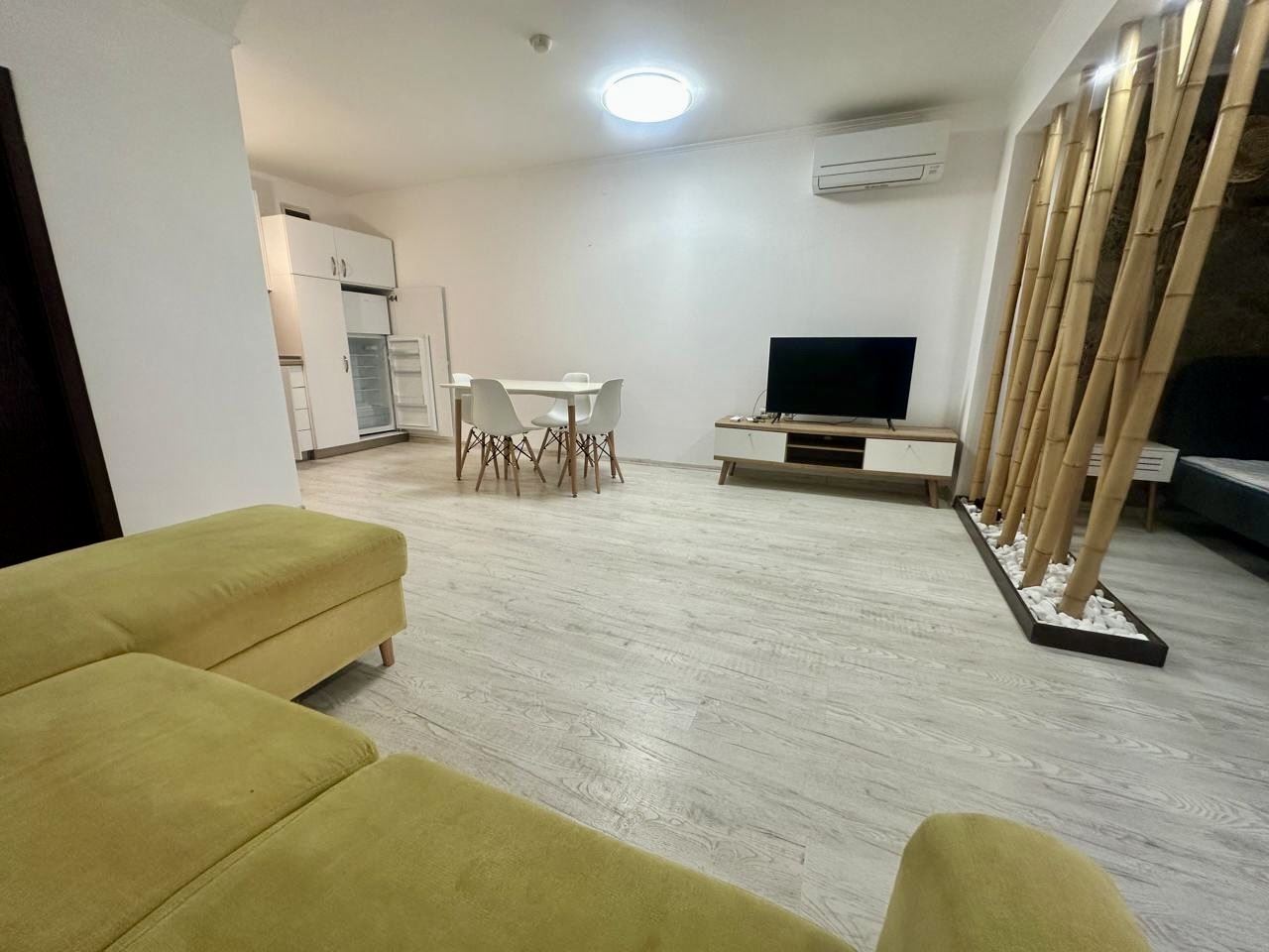 Prostorné studio v přízemí s terasou a možností přeměny na byt s jednou ložnicí – pouze 300 m od moře