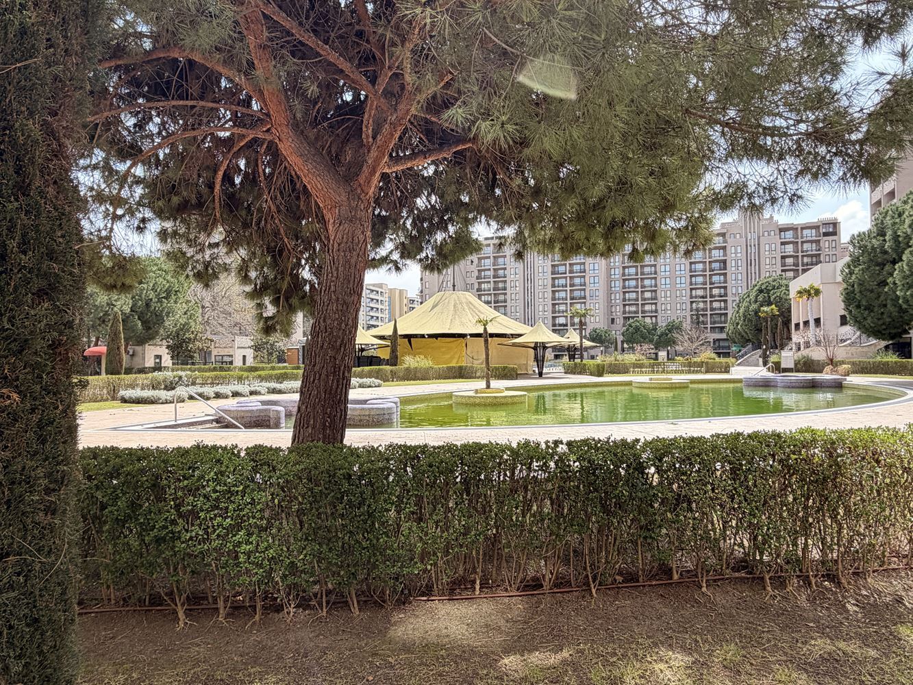 Exkluzivní studio se zahradou a přímým přístupem k bazénu – 100 m od moře ve Slunečném pobřeží