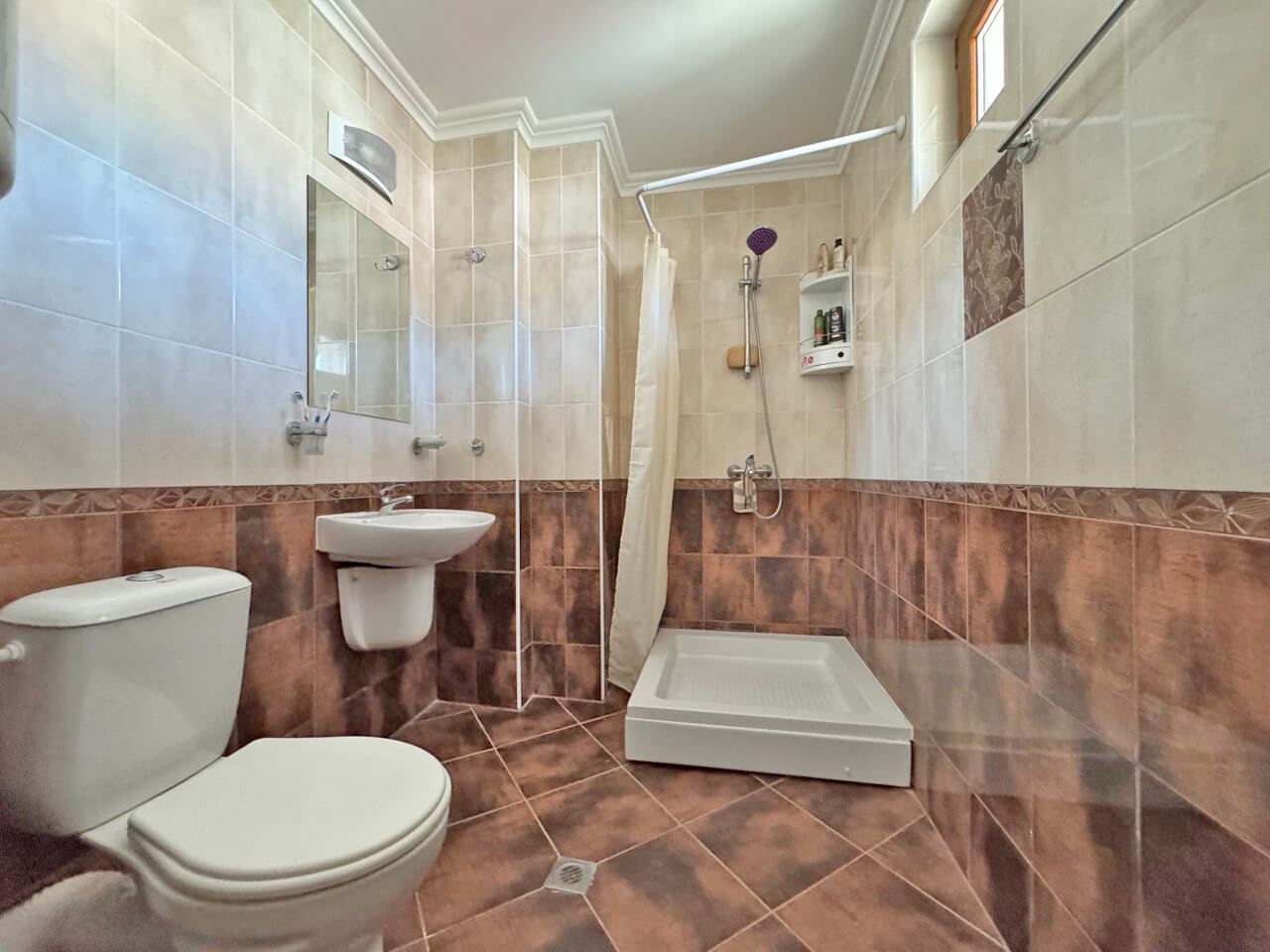 Prostorný byt se 2 ložnicemi v butik komplexu jen pár metrů od moře ve Sveti Vlas 