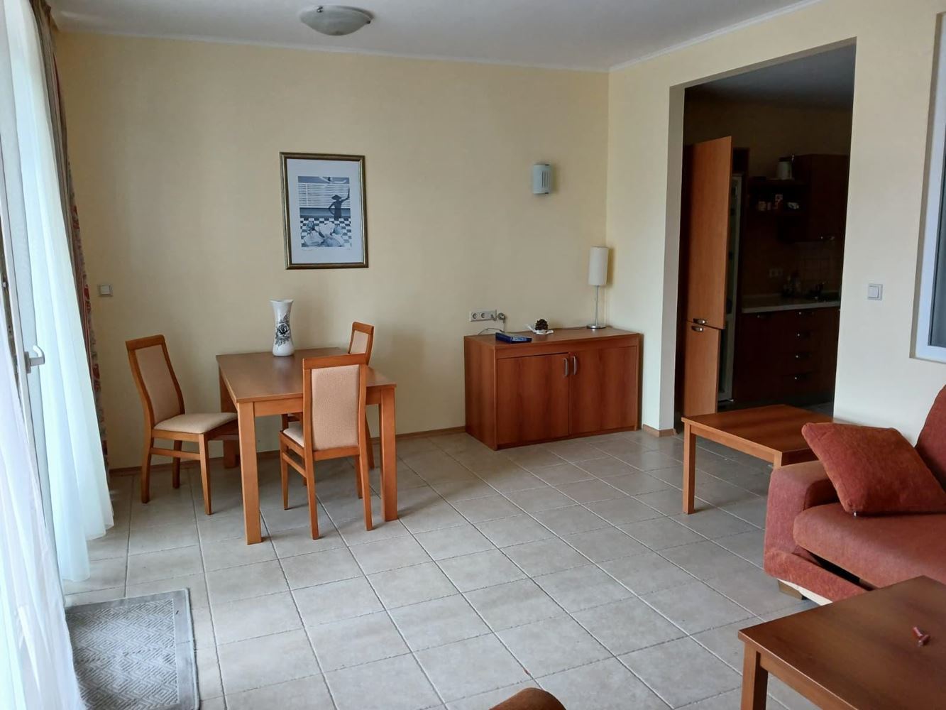 Atraktivní apartmán s jednou ložnicí přímo u moře v Pomorie – pohodlí, bazény a wellness