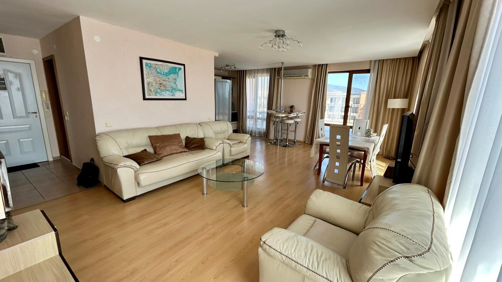 Sveti Vlas – apartmán se třemi ložnicemi s přímým panoramatickým výhledem na moře v komplexu na první linii